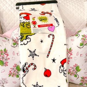 NEW Christmas 2023 The Grinch Oversized Throw Blanket
